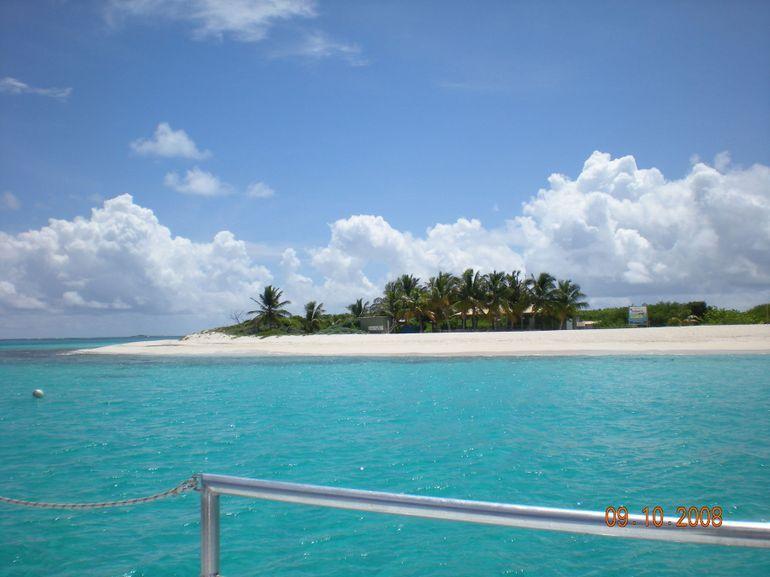 Anguilla Day Trip from St Maarten Including Lunch