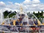 Versailles Palace Guided Tour with Gardens & Fountains Show from Paris