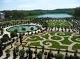 Versailles Palace and Trianon Guided Day Tour with Lunch in Gardens from Paris