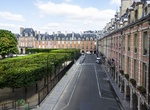 Visit Place des Vosges, Paris, France