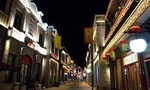 Private Tour: Tiananmen Area Night Walk with Lao She Teahouse Show
