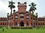 Visit Curzon Hall & Botanical Garden, Bangladesh