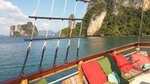 Cruising on a comfortabel boat in stunning Phang Nga Bay - The must do tour! 