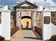 Cultural 6-Hour Historical & Divers Tour with Municipal Market & Lunch Included