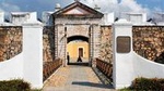 Cultural 6-Hour Historical & Divers Tour with Municipal Market & Lunch Included
