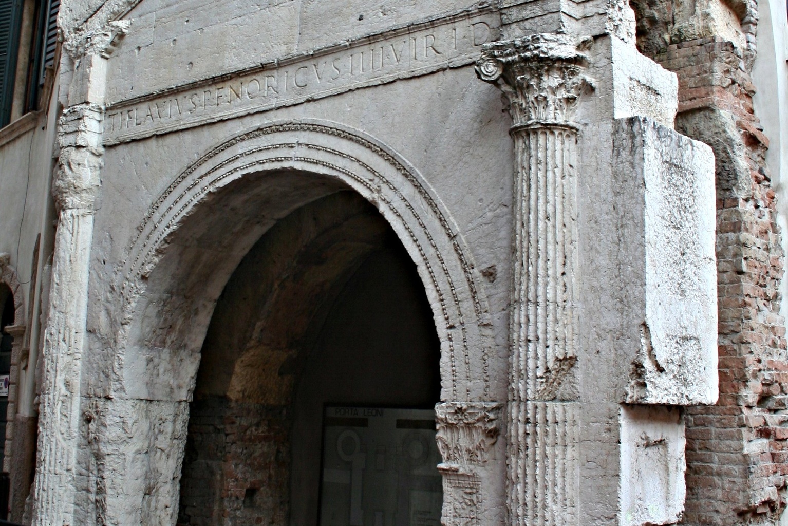 Porta Leoni