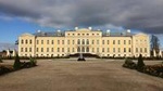 Vilnius to Riga via the Hill of Crosses, Rundale Palace & Bauska Castle
