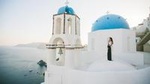 Santorini Walking Tour with a Personal Photographer