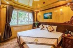 Staying 3 days - 2 nights on boat included: biking island and water activities