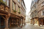 Day Trip with a local driver Dinan & Cancale from Saint-Malo - 7 hours