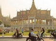 Phnom Penh City Tour Royal Palace with S21 and Killing Field
