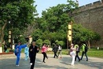 3 Hours Xian Local Leisure Experience Tour: Stroll in the Park & Play Ping-pong