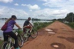 Full-Day Cycling Tour That Ing Hung and Bungva Lake 