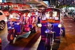Bangkok Night Lights: Temple & City Tour by Tuk Tuk (Multi Languages)