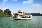 Halong Bay Full Day Tour with All-Inclusive: Boat, Kayak, Island, Cave and Lunch