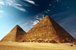 Day Tour to Giza Pyramids And Egyptian Museum & Bazaar