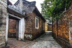Duong Lam village private tour: Ancient houses, Tay Phuong pagoda, Van Phuc silk