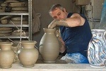 How to make handmade Tuscan Ceramic: a course with a master potter in Montelupo