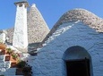Private guided tour in Alberobello with free tasting: discovering the trulli