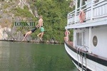 Halong bay & Lan Ha bay 3 days on boutique sleeping boat: Visit pristine places
