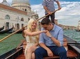 Romantic Photoshoot - Love Story in Venice