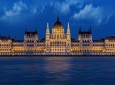 Transfer from Prague to Budapest: Private sightseeing daytrip with two stops