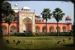 Agra Short Tour of Akbar Tomb, Gurudwara Guru Ka Tal and Dayalbagh