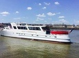 Prestige Commented Cruise with Glass of Wine and Canelé in Bordeaux