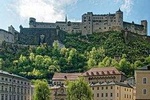 Transfer from Budapest to Salzburg: Private sightseeing daytrip with 2 stops