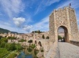 Private Medieval Towns Tour Plus Local Lunch from Barcelona 