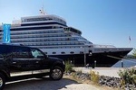 Private 5-hour Small-Group Hamburg City Tour with a Luxury Vehicle