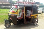 Tour in Tuk Tuk and Public Transport to Kochi Heritages 