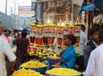Mumbai: The Spiritual & Colorful Morning Tour with Breakfast