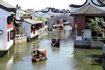 Private Shanghai Layover Tour to Zhaojialou Water Town with Lunch and Boat Ride