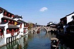 Private Shanghai Layover Tour to Qibao Water Town with Maglev Train Experience