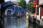 Shanghai Layover Tour to Zhujiajiao Water Town with Optional Maglev Train Ride