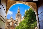Monuments of Seville: Cathedral, Alcazar and Giralda with Tickets 