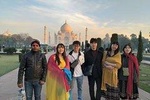 One Day trip to Taj Mahal & Agra fort from Delhi,5 star hotel lunch included .