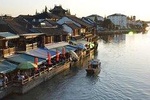 Shanghai Private Tour of Zhujiajiao Water Town and Jade Buddha Temple