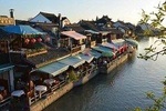 Shanghai Private Tour: Zhujiajiao Sightseeing and Huangpu River Night Cruise