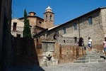 Day trip from Rimini to Verucchio and Santarcangelo with lunch