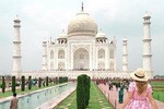 Luxury Tour : Same Day Agra Trip by Luxury Car