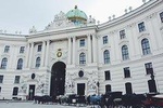 Full day PRIVATE GUIDED VIENNA tour from Budapest with lunch and drinks