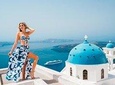 Tour Santorini with a professional photographer