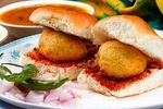 Mumbai Local with Street Food Tour in Private Vehicle