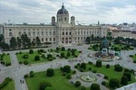 Private Transfer from Nuremberg to Vienna with 2h of Sightseeing