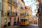 Private Premium Transfer from Santiago de Compostela to Lisbon + 2h Sightseeing
