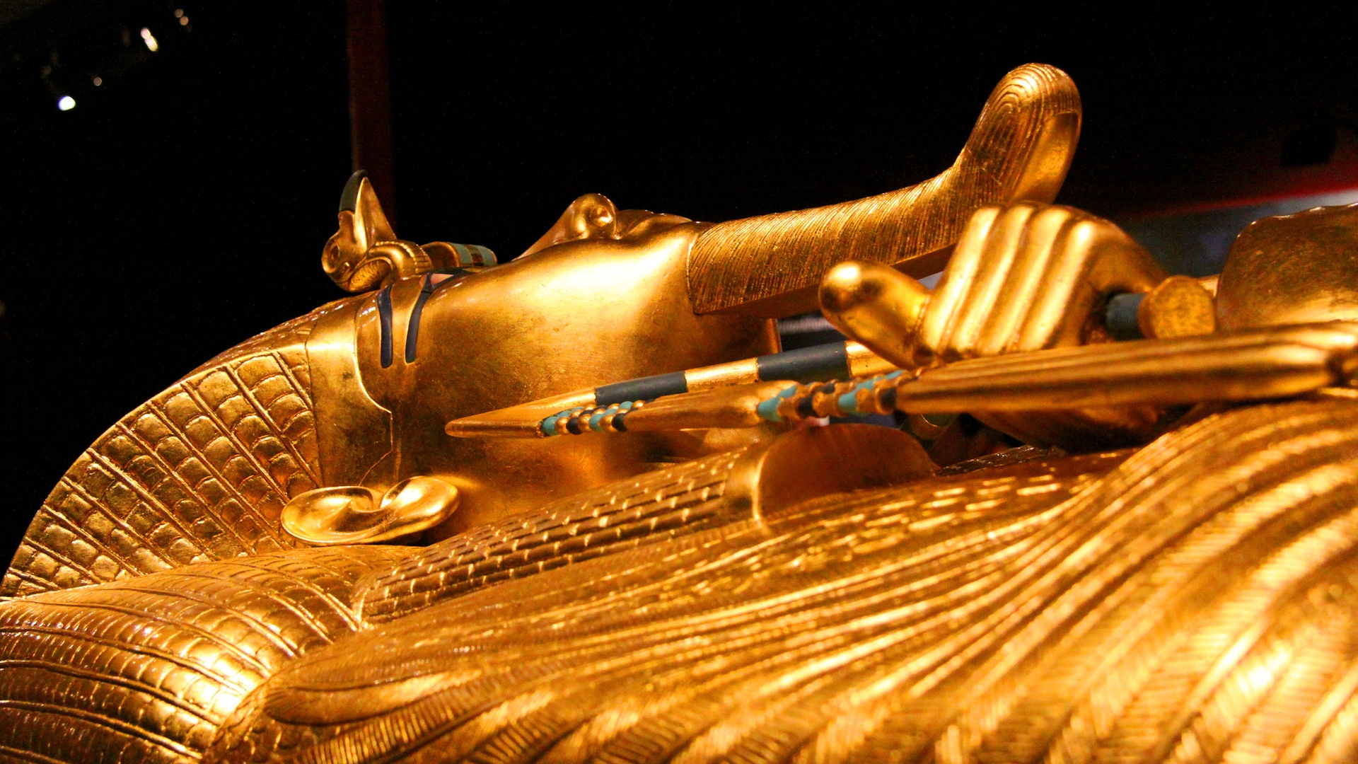 King Tut's golden coffin to be restored for the first time