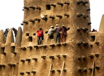 Attend La Crépissage, Djenné, Mali