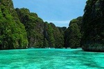 Maya Bay, Monkey Bay, Bamboo and Phi Phi Island Snorkeling Tour from Krabi